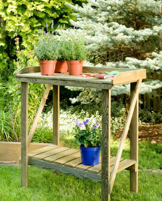 Drewniany stolik ogrodnika